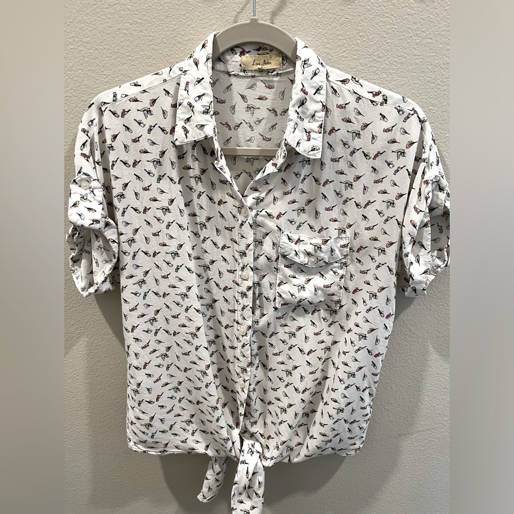 Love notes tie bird button up